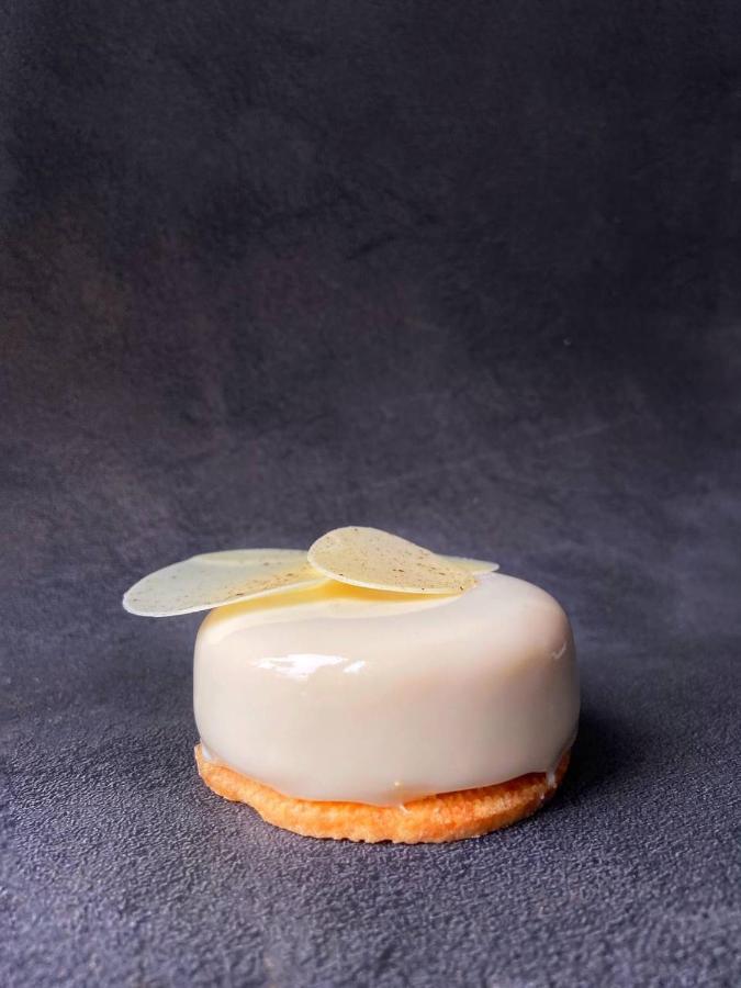 فندق بلاتينيوم بالاس فروتسواف المظهر الخارجي الصورة A lemon tart