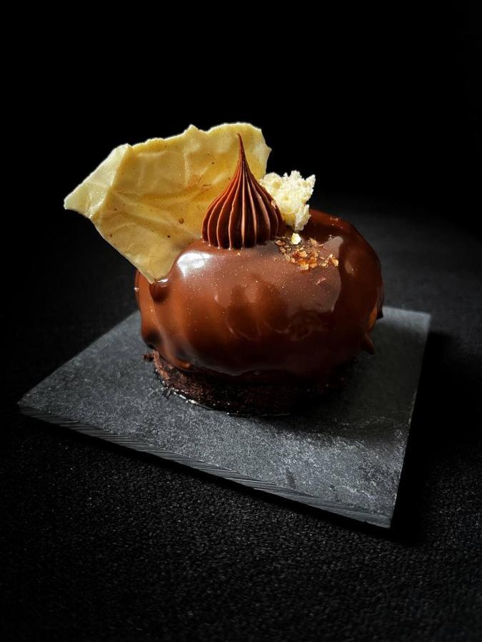 فندق بلاتينيوم بالاس فروتسواف المظهر الخارجي الصورة A chocolate dessert