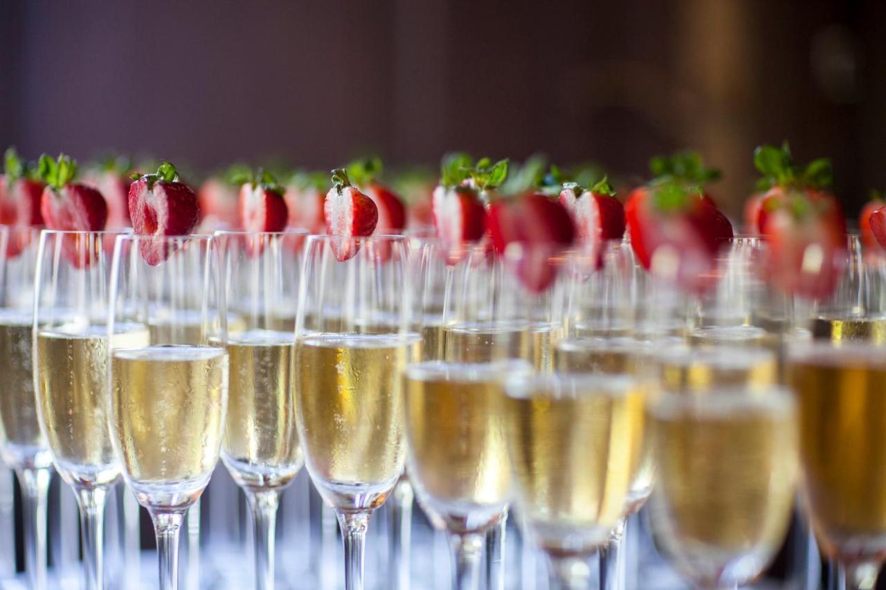 فندق بلاتينيوم بالاس فروتسواف المظهر الخارجي الصورة Champagne