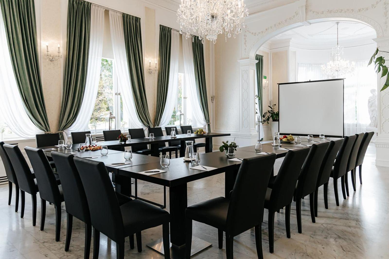 فندق بلاتينيوم بالاس فروتسواف المظهر الخارجي الصورة The interior of the conference room