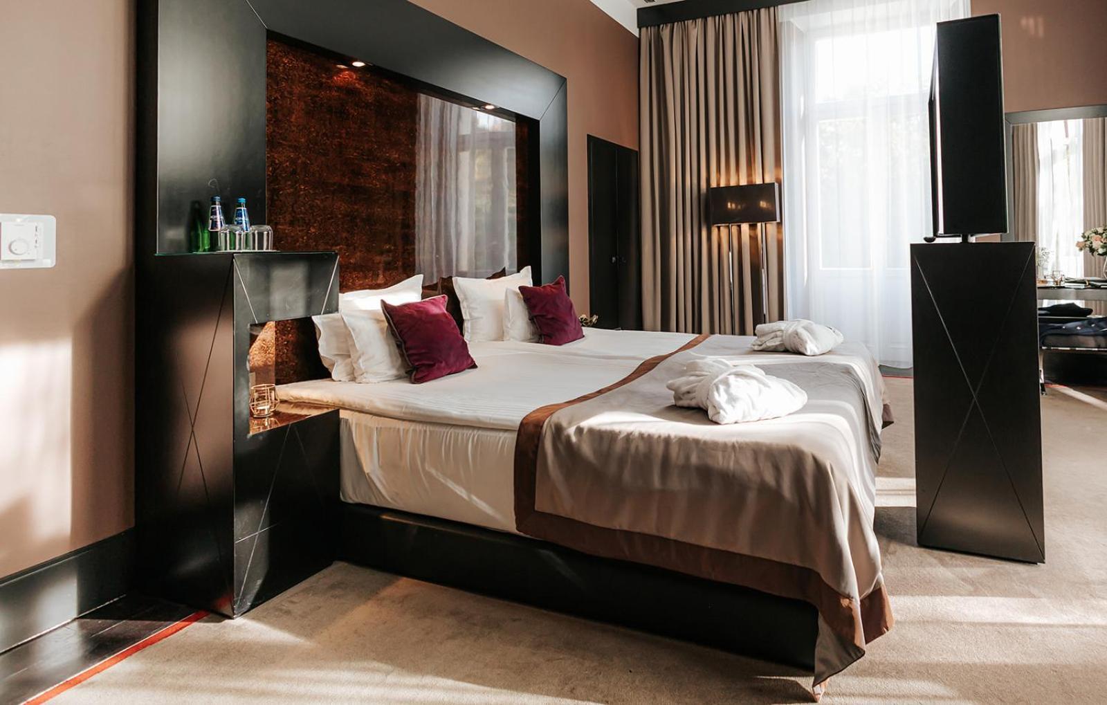 فندق بلاتينيوم بالاس فروتسواف المظهر الخارجي الصورة A room at the hotel