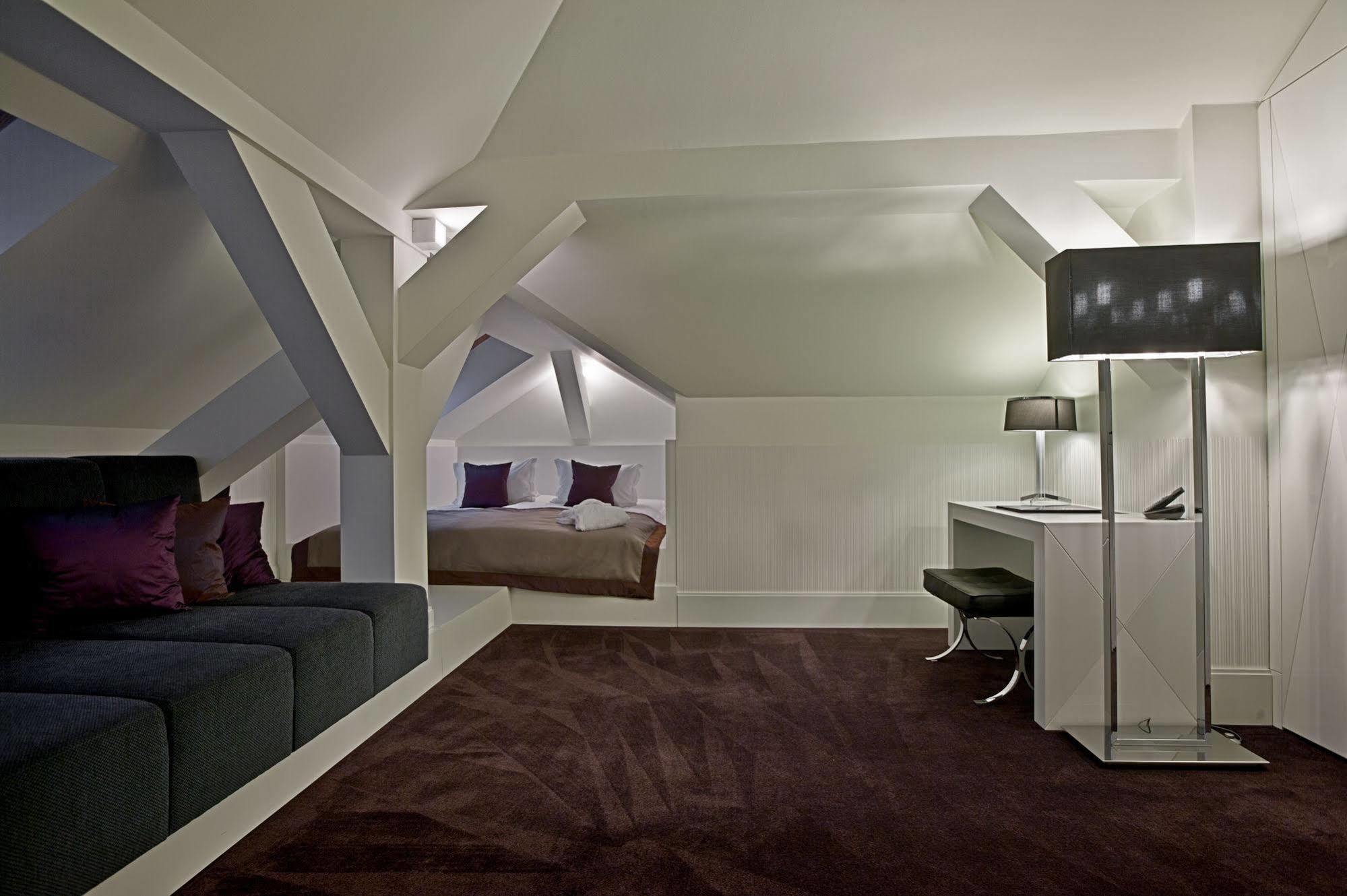 فندق بلاتينيوم بالاس فروتسواف الغرفة الصورة A suite at the hotel